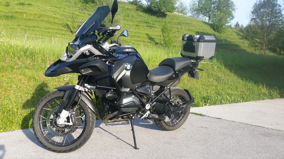 moto BMW 1200 GS vue gauche