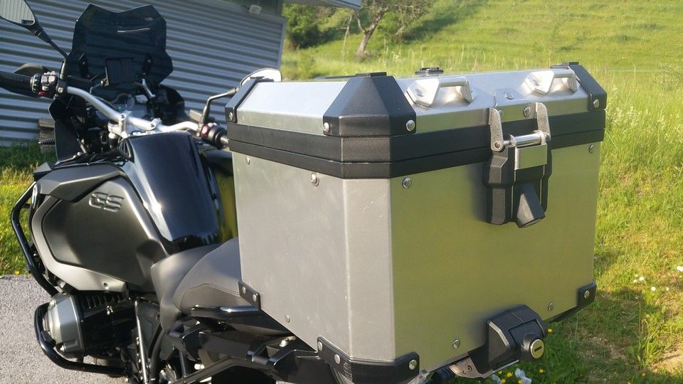 moto BMW 1200 GS top case vue arrière