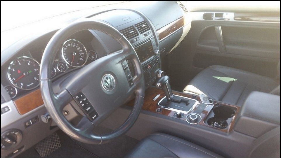 Volkswagen Touareg interieur tableau de bord gauche
